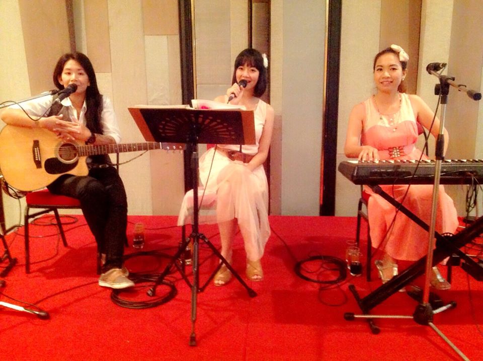 วงดนตรีผู้หญิง 3 คน รับเล่นดนตรีงานแต่ง งานเลี้ยง อีเวนท์ สากล-ไทย บอสซ่า เบเกอรี่/มีใบผ่านงานโรงแรม/รับงานโคราช อุดร รูปที่ 2