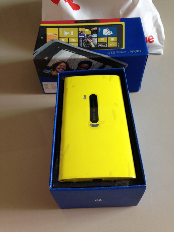 Lumia 920 สีเหลือง สภาพดี รูปที่ 1