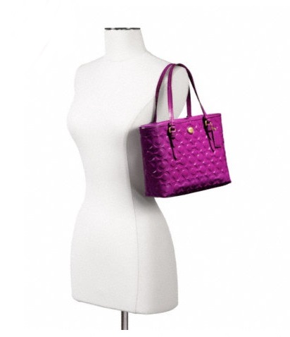 กระเป๋า COACH PEYTON OP ART EMBOSSED PATENT TOP HANDLE TOTE PURPLE F50540 รูปที่ 4