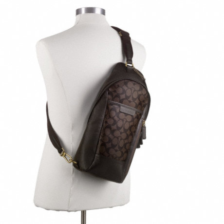 กระเป๋าผู้ชายสะพายหลัง COACH รุ่น  BLEEKER SIGNATURE CONVERTIBLE SLING PACK  F70858 รูปที่ 4