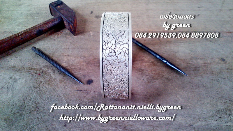 เครื่องถมนคร by green กำไล ถมเงิน ลายดอกพุดตาน แบบสวม หน้ากว้าง 2 cm. รูปที่ 3