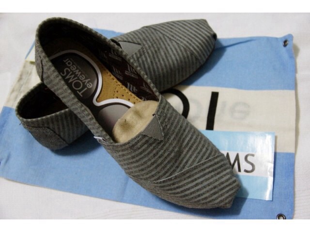 ร้องเท้า Toms แท้ พร้อมส่ง (ติดต่อเบอร์ 0898355574) รูปที่ 1