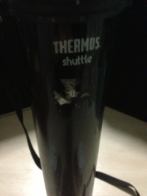 กระติ๊กเก็บความร้อนและเย็นยี่ห้อดัง THERMOS ใช้เดินทางสะพายสะดวกค่ะ รูปที่ 1