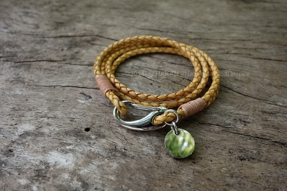 กำไลข้อมือหนังแท้ สีธรรมชาติ +ตุ้งติ้งสแตนเลส [Nature color bracelet with 2-strand, double wrap bracelet with SS disc] รูปที่ 1