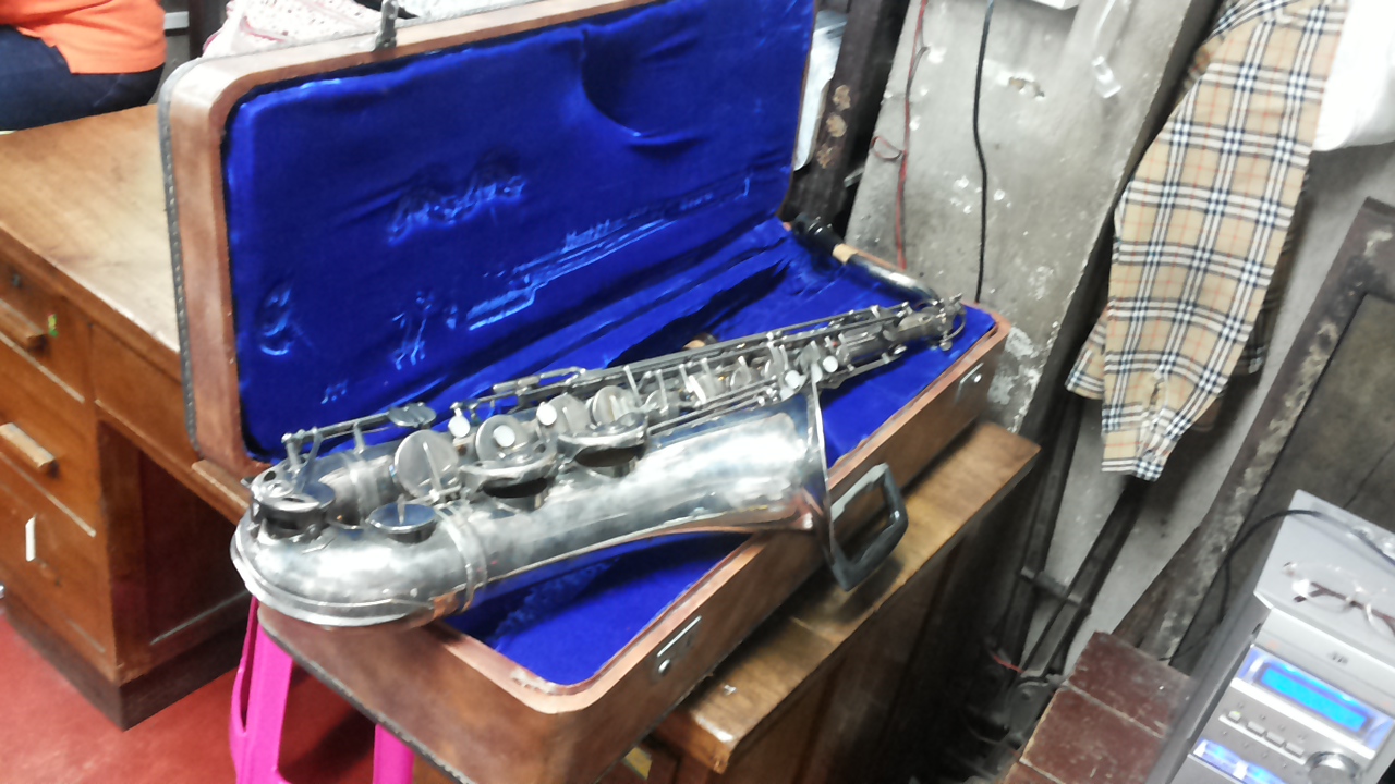 ขายแล้วครับ Saxsophone M4022 Lark + กล่อง รูปที่ 1