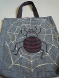 กระเป๋าสะพายแฮนด์เมด จากชุดแซค ระบายด้วยภาพแมงมุม