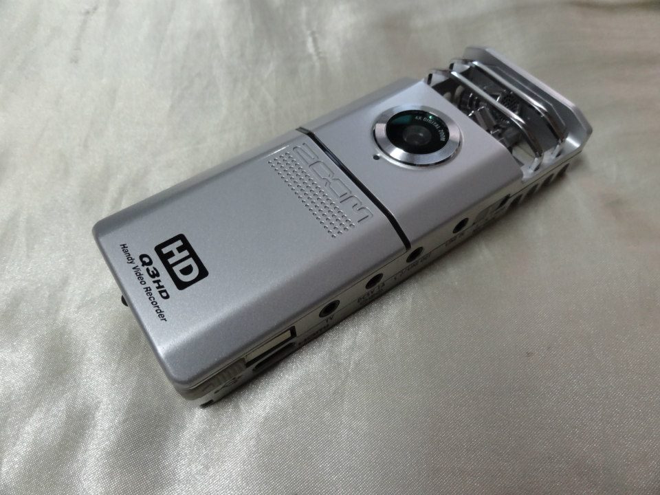 กล้องวิดีโอแบบพกพา ยี่ห้อ ZOOM รุ่น Q3HD พร้อมอุปกรณ์เสริม รูปที่ 2