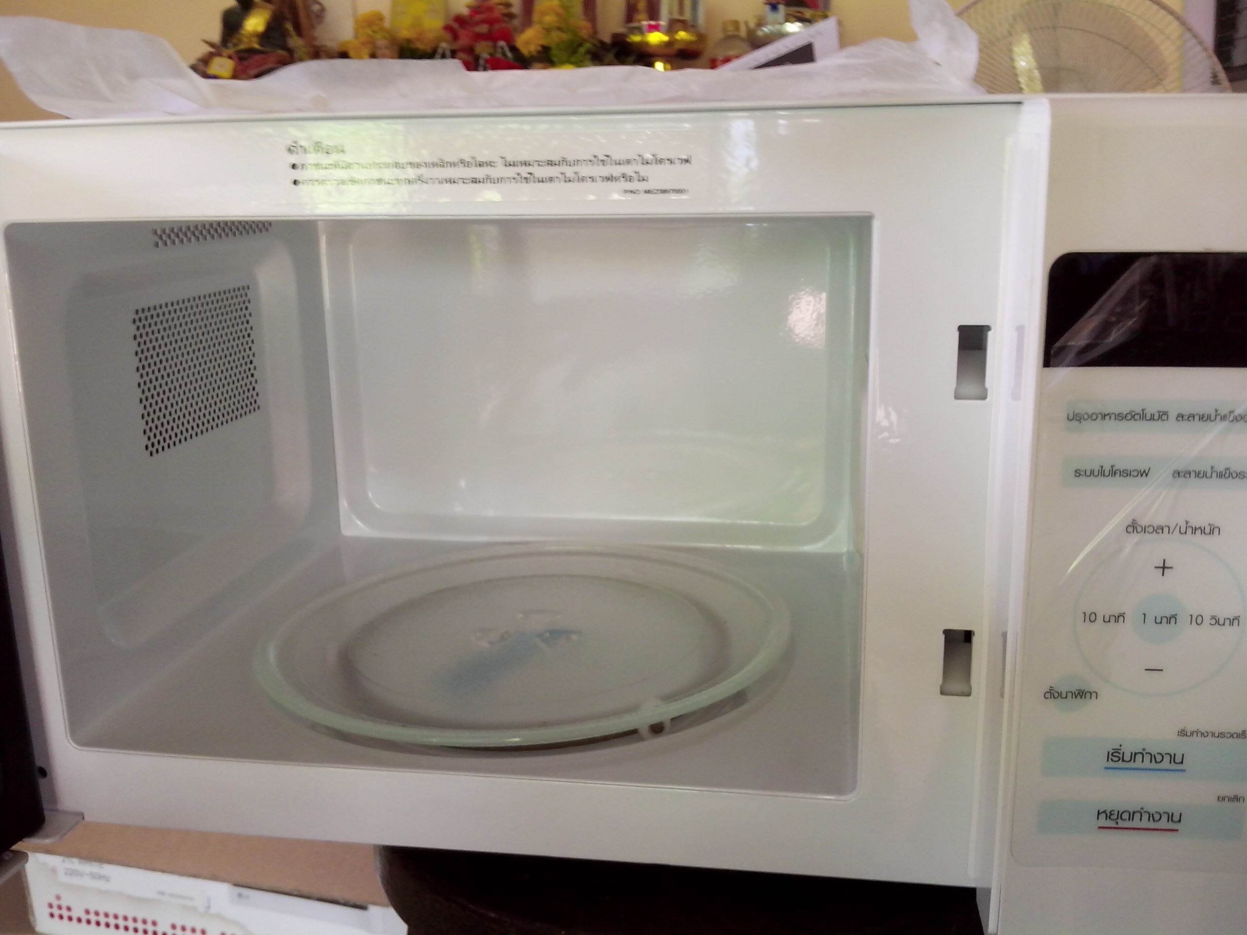 ขาย Microwave LG Oven ราคา 2,000 บาท รุ่น MS 2147 CW สีขาว ควบคุมด้วยระบบดิจิตอล ความจุ 21 ลิตร รูปที่ 3
