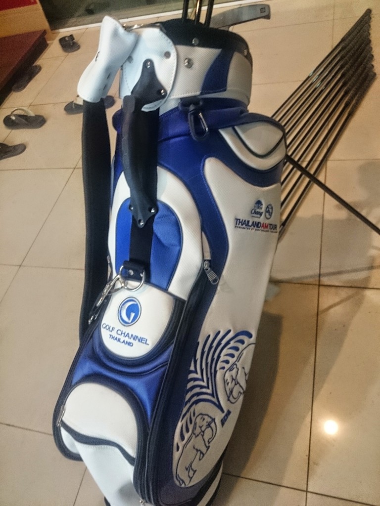 Wilson ครบชุด เหล็ก หัวไม้ พัตเตอร์ ถุงกอล์ฟแบบมีขาตั้งใหม่เอี่ยม 5,900.- รูปที่ 6