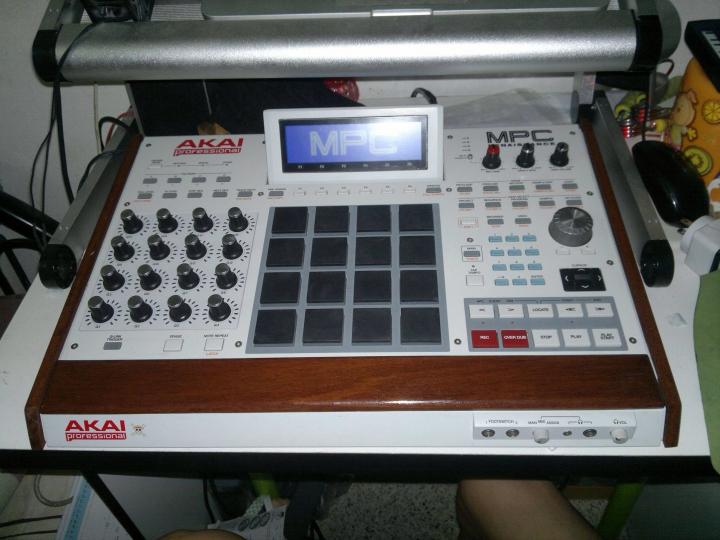 ขายเครื่องทำเพลง workstation. ยี่ห้อ akai รุ่น mpc Ren ตัวล่าสุด. รูปที่ 2