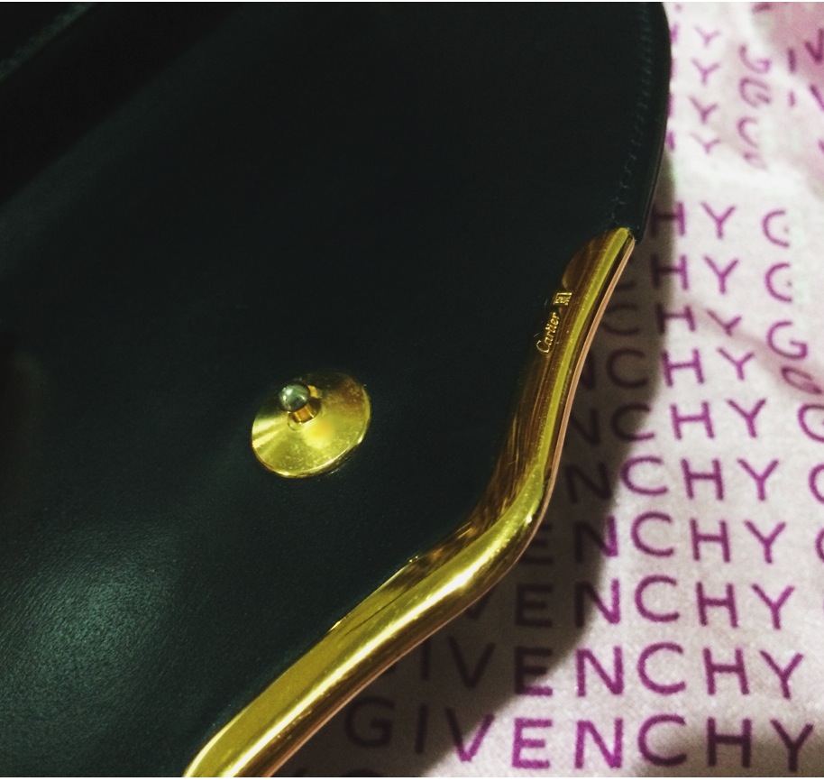 ขายกระเป๋า catier ของแท้( Like New 99.99% ) Cartier 2 way Clutch bag สุดยอดความหรูหราเฟอร์เพคจาก Cartier หนังเงาสวยทั้ง รูปที่ 3