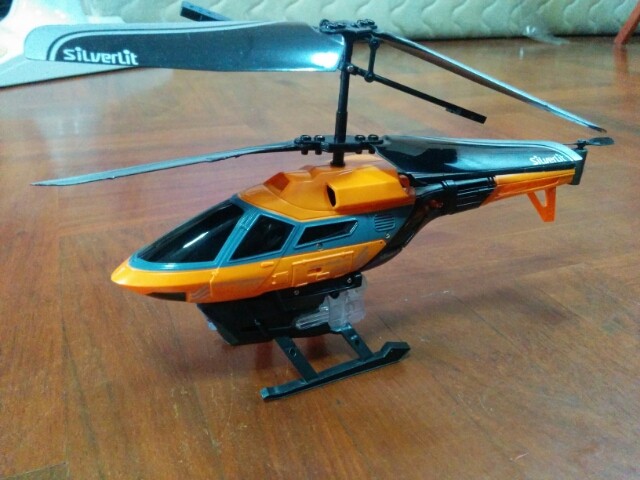 Silverlit Heli Splash ฮอจิ๋วยิงนํ้าได้ ของห้าง robinson รูปที่ 2