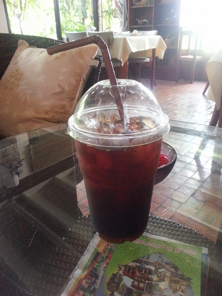 ร้านลานลูกไม้แดงคอฟฟี่ : กาแฟแบบร่มรื่นหลังโลตัสนี่เองจ้า รูปที่ 2