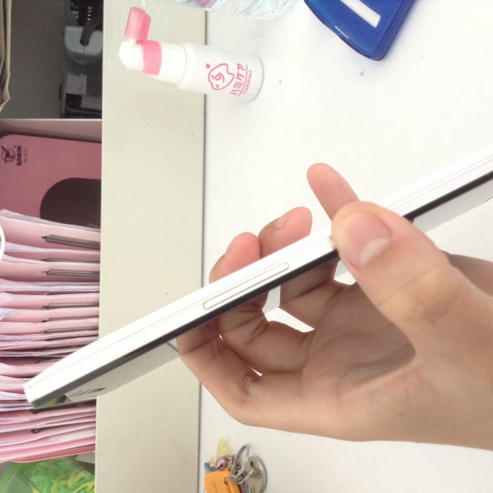 OPPO Find 7a รองรับ 3G 4G สีขาวอุปกรณ์แท้ยกกล่อง เครื่องศูนย์ เครื่องสวยทุกมุมไม่มีบุบเลยค่ะ ประกันยังเหลือ สภาพเครื่องภายในใช้งานได้ปกติทุกอย่าง 100% ตั้งราคาขาย 11,700 บาท (ประหยัดหลายพันบาท) ติดต่อคุณน้ำฝน โทร. 094-2951495 ติดต่อผ่านไลน์ namfon459 มาดู รูปที่ 5