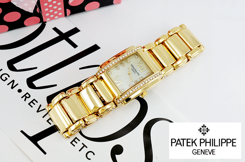 นาฬิกา Patek 24 งาน AAA สายเลสสีทอง ตัวเรือนสีทอง ประดับเพชรสวยงาม พื้นหน้าปัดมุกทอง ขนาดตัวเรือน 26x30 mm. ตัวล็อคแบบบา รูปที่ 1