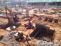 รับเหมาตอก - ถอน Sheet Pile, King Post, แผ่นชีทไพล์คอนกรีต, งานกดเข็ม, งานขุดดิน ให้เช่ารถแบ็คโฮ ไวโบร รูปที่ 1