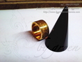 แหวนถมทองลายไทย แบบแบน หน้ากว้าง 1 cm. โดยเครื่องถมนคร by green