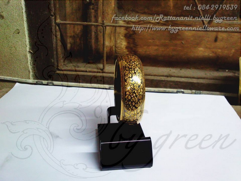 กำไลถมทอง 2 cm.ลายดอกพุตตาน  แบบล็อค โดย เครื่องถมนคร by green รูปที่ 3