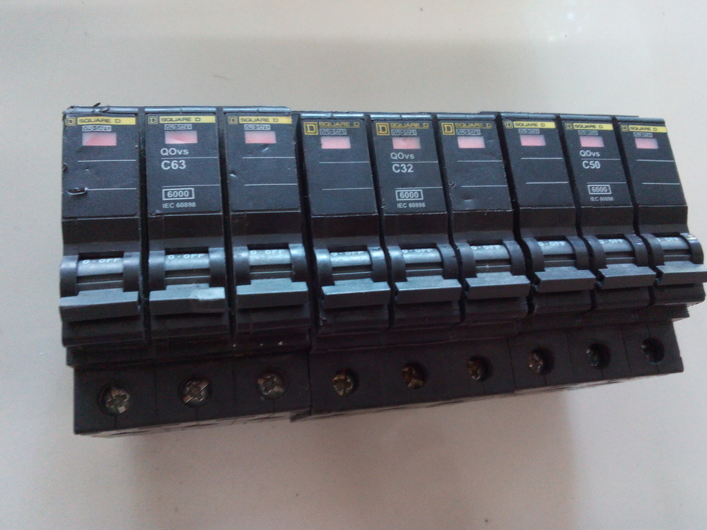 ขาย ลูกย่อย เซอร์กิต เบรกเกอร์ QOvs Circuit Breaker Schneider ชนิด 1-2-3 Pole มือสอง สภาพดี ราคาถูก รูปที่ 2