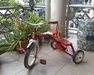 รูปย่อ Radio Flyer Classic Red Dual Deck Tricycle จักรยานยอดฮิต นำเข้าจาก USA พร้อมส่ง รูปที่4