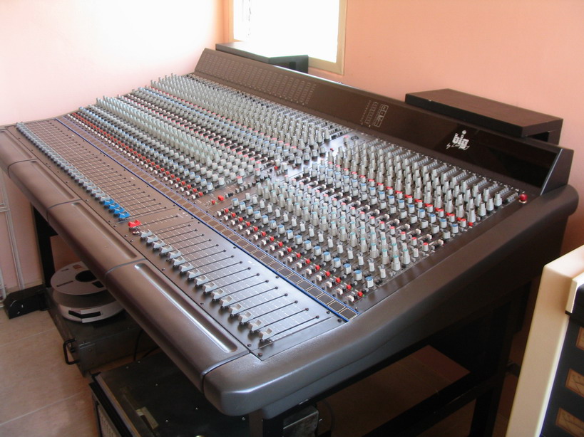 Mixing Console รูปที่ 1