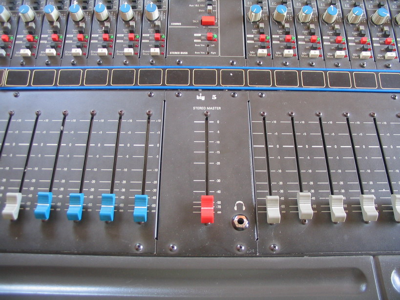 Mixing Console รูปที่ 7