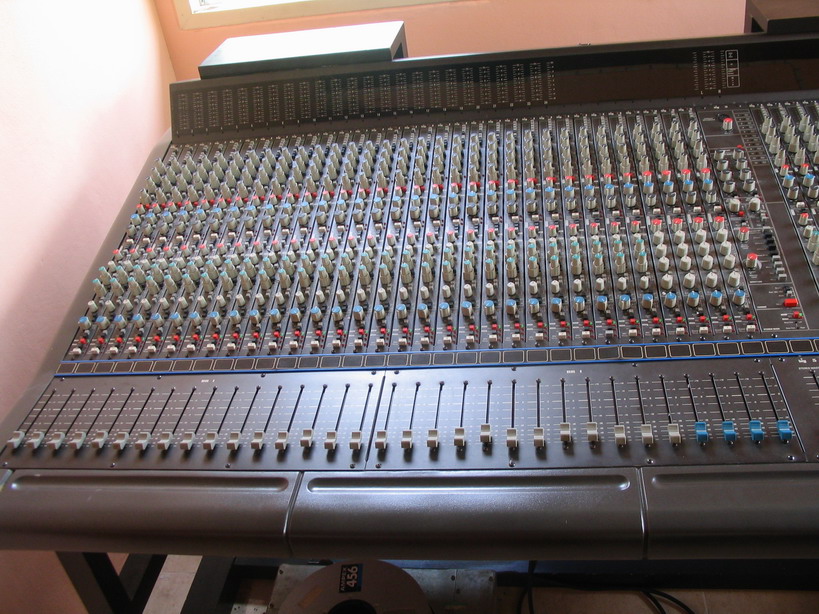 Mixing Console รูปที่ 6