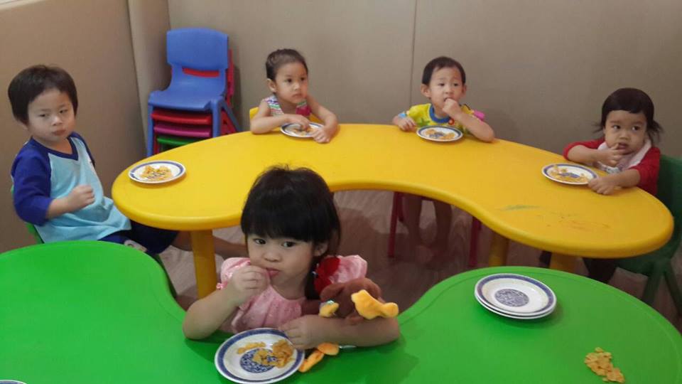 Kid smile care เป็นเนอสเซอร์รี่ที่เปิดสอนเด็กอายุตั้งแต่ 1 ขวบขึ้นไปพร้อมทดลองเรียนฟรี!!!!! รูปที่ 4