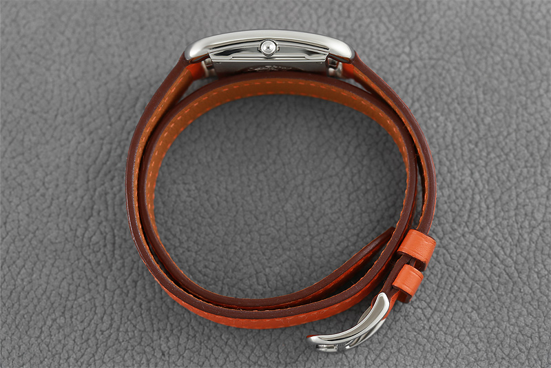 พร้อมส่งครับ HERMES CAPE COD DOUBLE TOURS รุ่นฮิต รุ่นนี้ซื้อใหม่แพงมากครับ (Lady Size) ระบบ Swiss Quartz รูปที่ 3