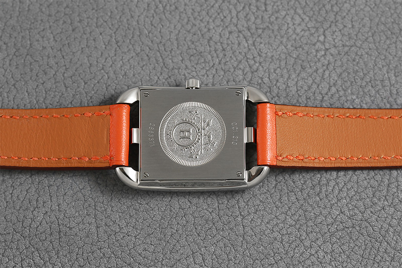พร้อมส่งครับ HERMES CAPE COD DOUBLE TOURS รุ่นฮิต รุ่นนี้ซื้อใหม่แพงมากครับ (Lady Size) ระบบ Swiss Quartz รูปที่ 4