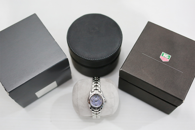 TAG HEUER LINK LADY รุ่นยอดนิยม หน้าสีสวย หายาก Lady Size 28mm. Quartz มีวันที่ หน้าปัดมุกสีฟ้าอมม่วง สวยมากๆ รูปที่ 6