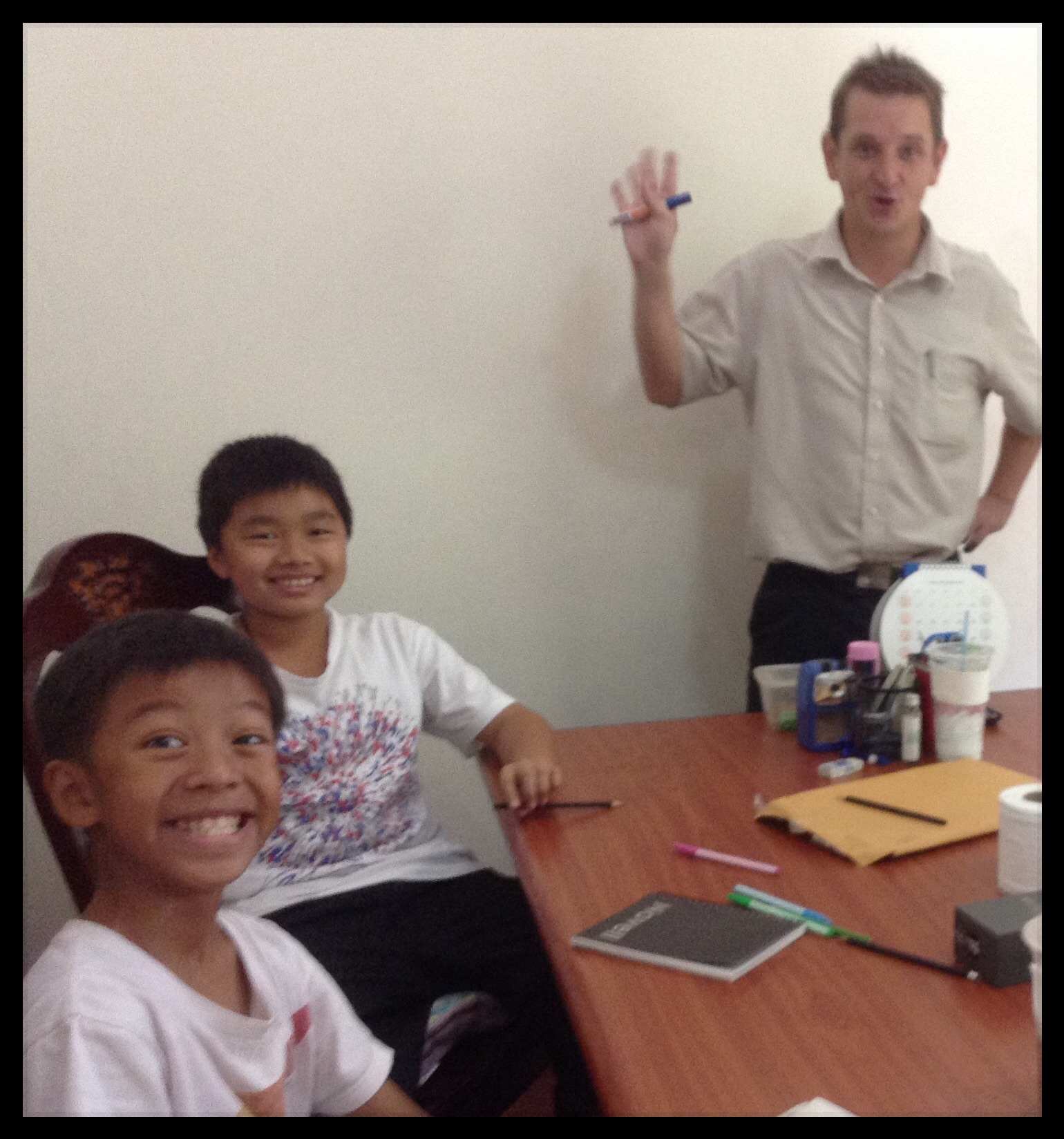 เรียนภาษาอังกฤษกับครูฝร้่ง  พูดภาษาไทยได้ รูปที่ 1