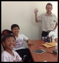 เรียนภาษาอังกฤษกับครูฝร้่ง  พูดภาษาไทยได้