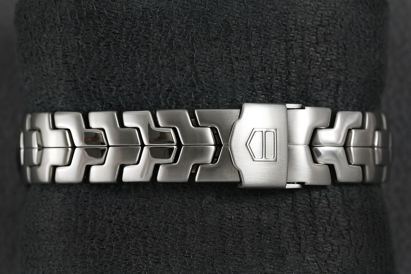 TAG HEUER LINK LADY DIAMONDS รุ่นนิยม หน้าสีสวย ประดับเพชรแท้ น่าใช้ครับ Lady Size ระบบ Swiss Quartz หน้ามุกฟ้า หลักเพชร รูปที่ 5
