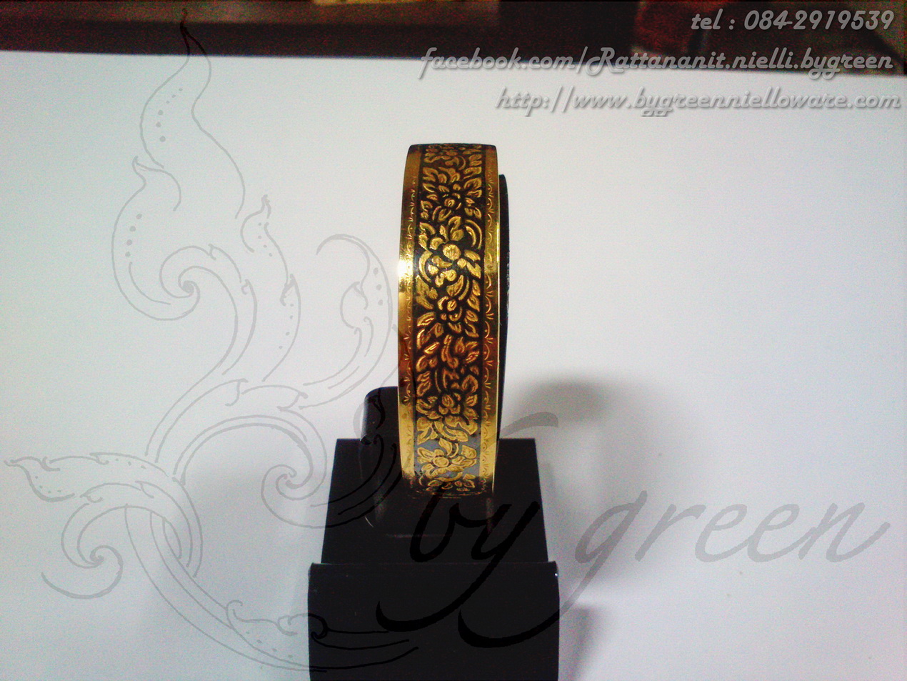 กำไลถมทอง ลายดอกพุดตาน แบบแบนกลม ล็อค หน้ากว้าง 1cm. ราคา 8,500 บาท โดย เครื่องถมนคร by green รูปที่ 3