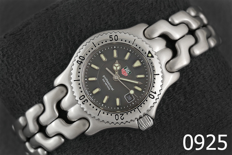 TAG HEUER ก้างปลา LADY หน้าสองชั้น รุ่นยอดนิยม สภาพสวยๆ น่าใช้ครับ Lady Size 29mm. หน้าปัดสีเทา สองชั้น สภาพดีมาก 95% รูปที่ 2