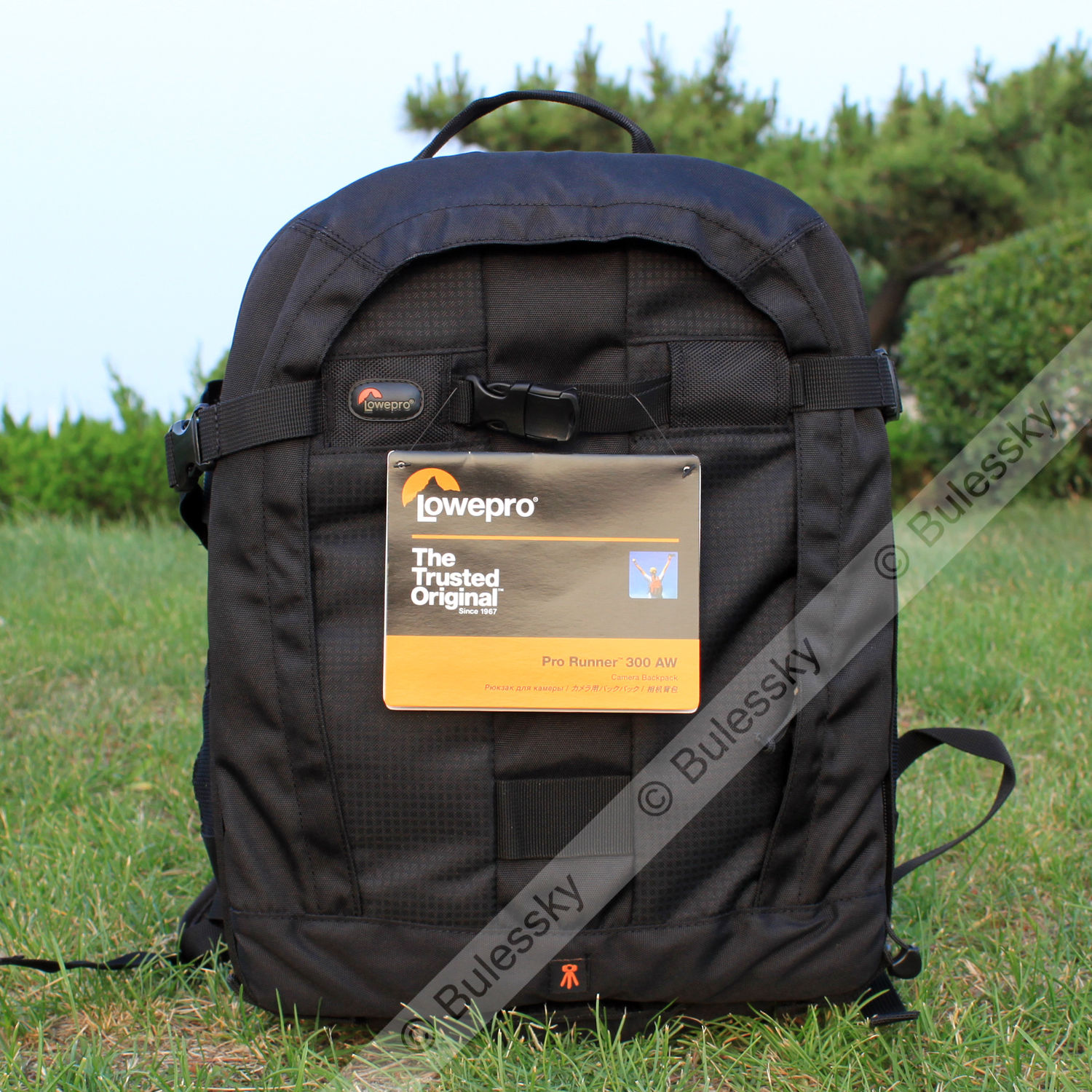 Lowepro Pro Runner 300 AW DSLR Camera Bag Backpack Case With All Weather Cover BC27252 รูปที่ 1