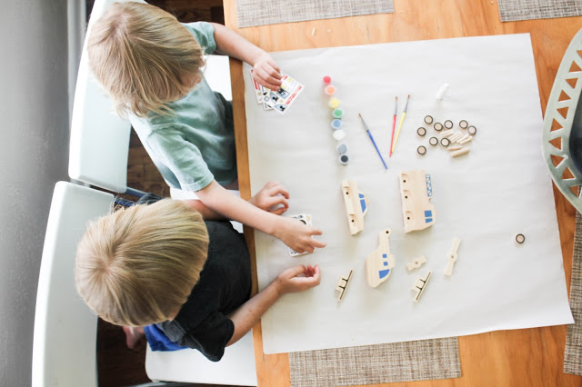 (Age 4 - Adult) ของเล่นเสริมทักษะ ประกอบระบายสี รถตำรวจ เฮลิคอปเตอร์ รถดับเพลิง DIY Wooden Rescue Vehicles Set รูปที่ 3