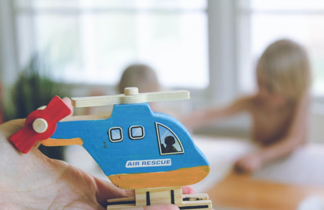 (Age 4 - Adult) ของเล่นเสริมทักษะ ประกอบระบายสี รถตำรวจ เฮลิคอปเตอร์ รถดับเพลิง DIY Wooden Rescue Vehicles Set รูปที่ 5