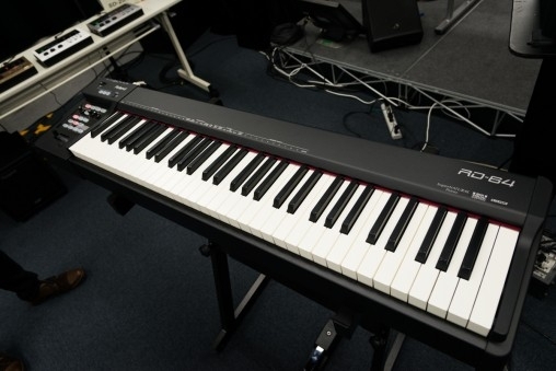 ขายคีย์บอร์ด เปียโน Roland RD-64 มือสอง สภาพยังใหม่ รูปที่ 1