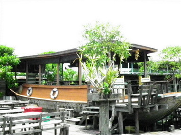 ขายด่วนเรือไม้สักทองโบราณ มีทะเบียน สภาพสวยพร้อมใช้ราคาถูก รูปที่ 3