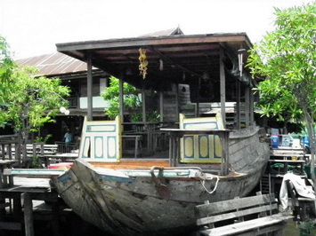 ขายด่วนเรือไม้สักทองโบราณ มีทะเบียน สภาพสวยพร้อมใช้ราคาถูก รูปที่ 4