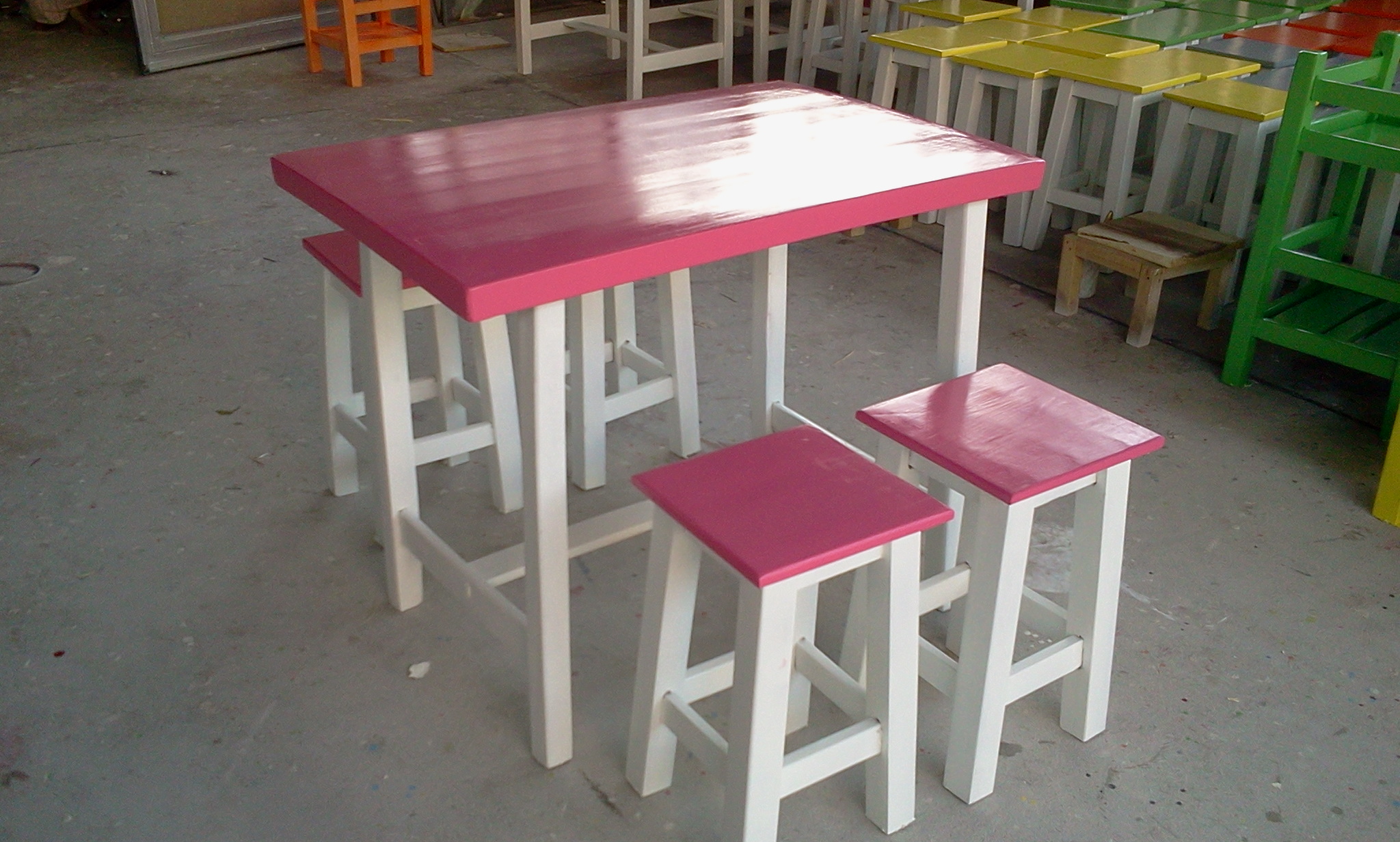 โต๊ะไม้จามจุรี60*100พร้อมเก้าอี้4ตัวชุดละ1450บาท รูปที่ 1