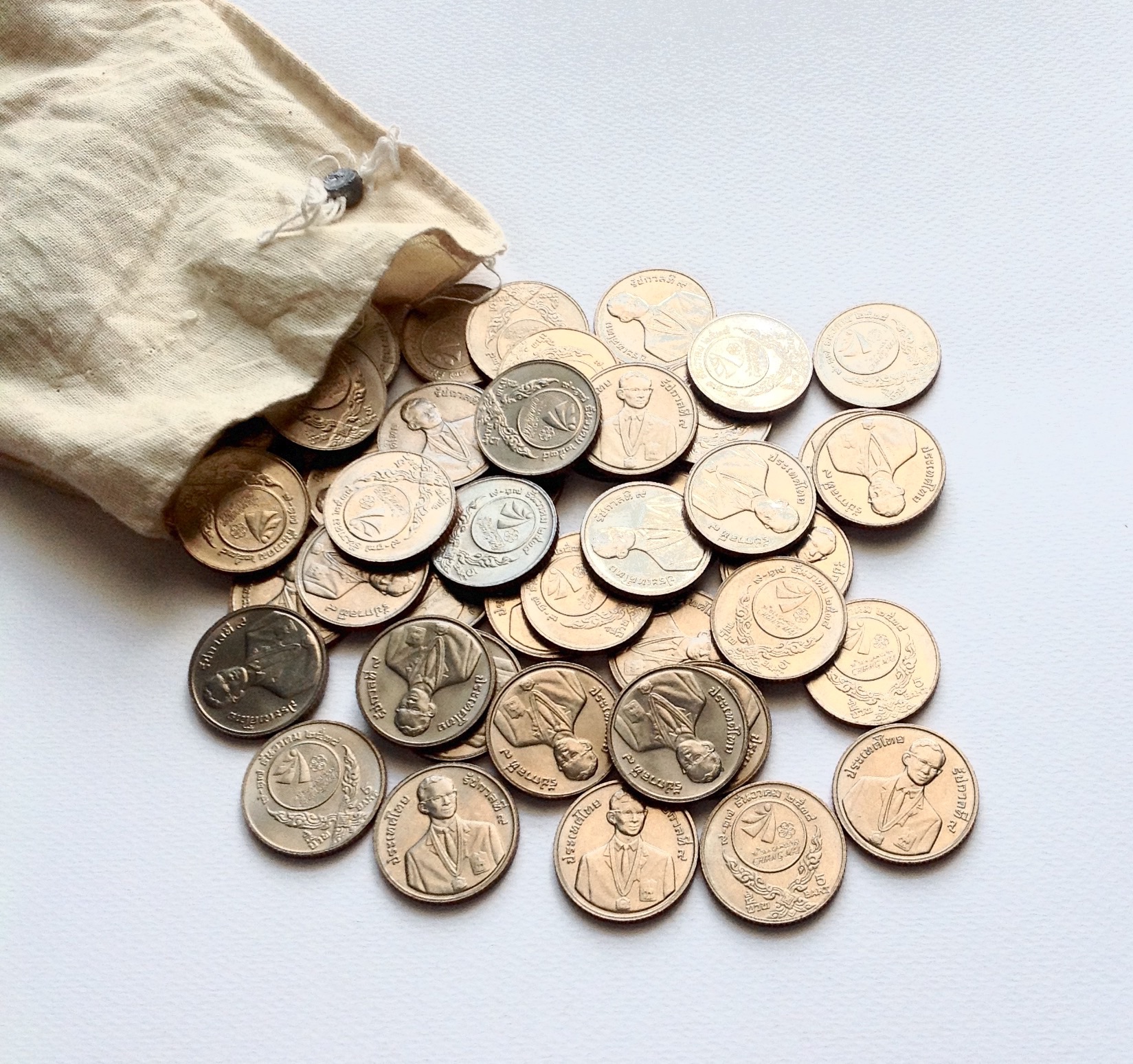 เหรียญเก่า 5 บาท สภาพใหม่เปิดจากถุง เหรียญรัชกาลที่ 9 การแข่งขันกีฬาซีเกมส์ ครั้งที่ 18 ที่เชียงใหม่ รูปที่ 1