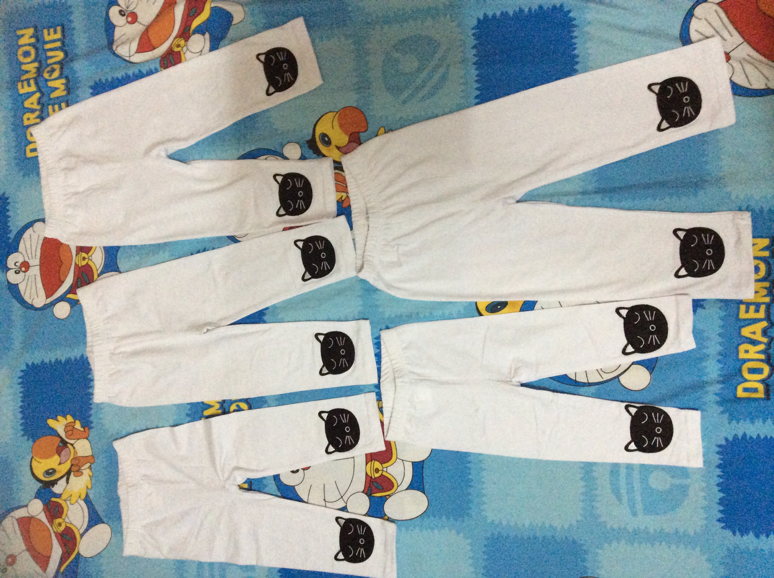 เลคกิ้งสีขาวลายแมวที่เข่า รูปที่ 2