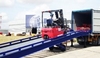 รูปย่อ Mobile Ramp โฟล์คลิฟท์ขับขึ้นสะพานโหลดสินค้าเข้าตู้คอนเทนเนอร์ รูปที่1