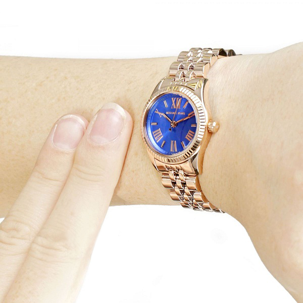 Michael Kors MK3272 Women's Lexington Petite Rose Golden Blue Dial Watch รูปที่ 7