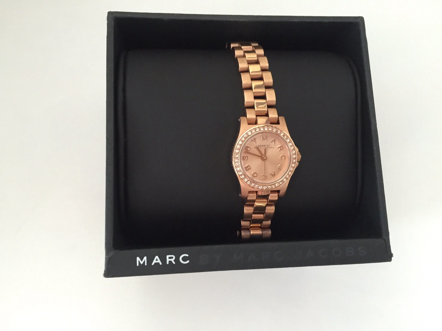 นาฬิกาข้อมือ pink gold ยี่ห้อ Marc Jacobs ของแท้ พร้อมใบรับประกัน ใหม่ ไม่เคยใช้ รูปที่ 1