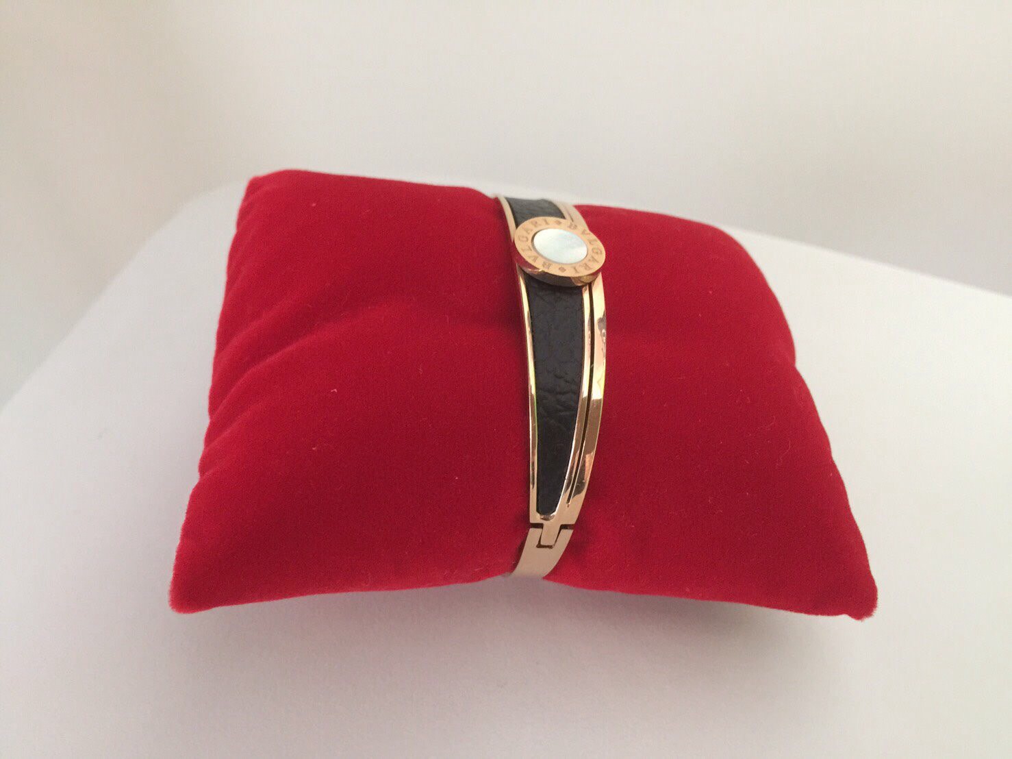 กำไลข้อมือ pink gold นำเข้าจากเกาหลี สภาพใหม่ 90% ยี่ห้อ Buvgari และ Yves Saint Laurent รูปที่ 6