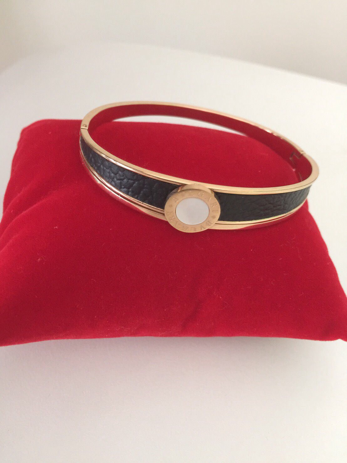 กำไลข้อมือ pink gold นำเข้าจากเกาหลี สภาพใหม่ 90% ยี่ห้อ Buvgari และ Yves Saint Laurent รูปที่ 7